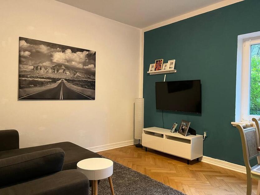 Zwei WG-Zimmer (WohnZimmer + SZ) an eine Person zu vermieten