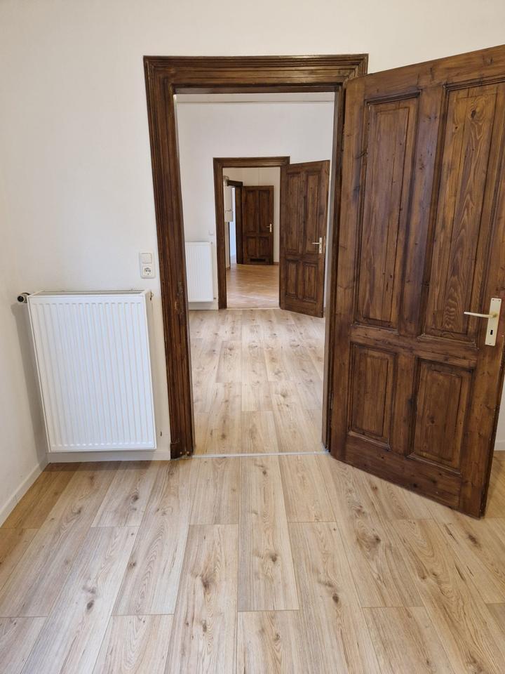 +++ Wohnen hoch über dem Rhein - in Nachbarschaft zur Burg Klopp! 4-Zimmer-Altbauetage mit Dachterrasse +++