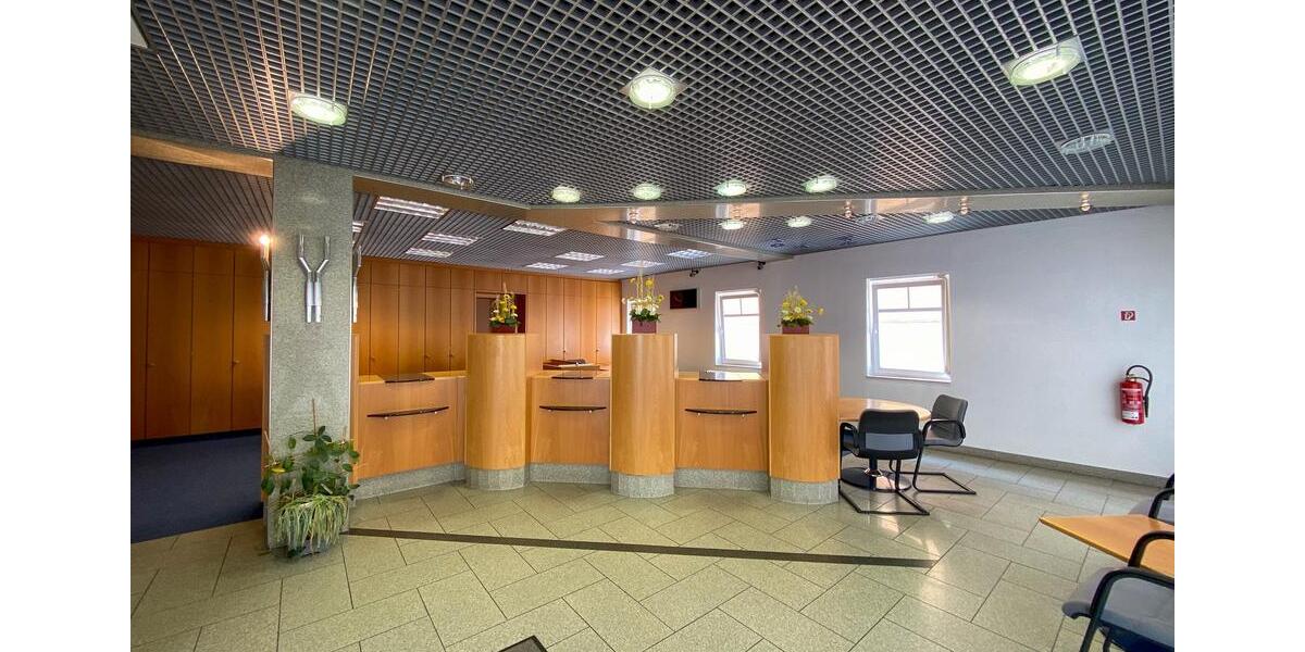 Großzügige Gewerbefläche unweit des historischen Freyburger Marktplatzes! zimmer