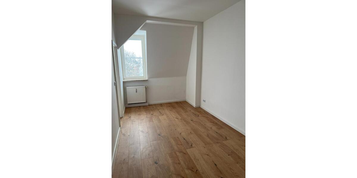 Dachgeschoßwohnung Crimmitschau - 2.5 Zimmer, 56 m&sup2;, 320&euro; | Angebot:24522437
