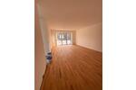 Erstbezug mit Balkon: Schöne, helle 4-Zimmer-Wohnung