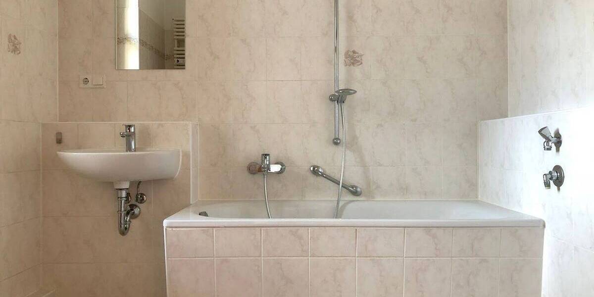 Etagenwohnung Riesa Gröba - 2 Zimmer, 65 m&sup2;, 349&euro; | Angebot:25916517