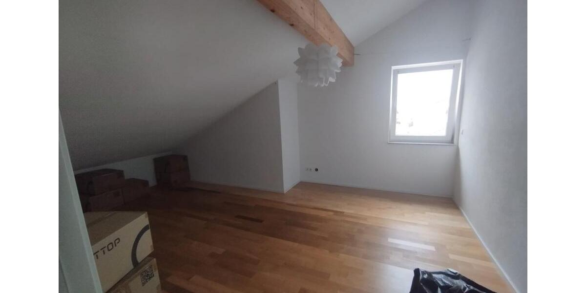 Dachgeschoßwohnung Eislingen (Fils) - 3 Zimmer, 100 m&sup2;, 1.000&euro; | Angebot:26167382