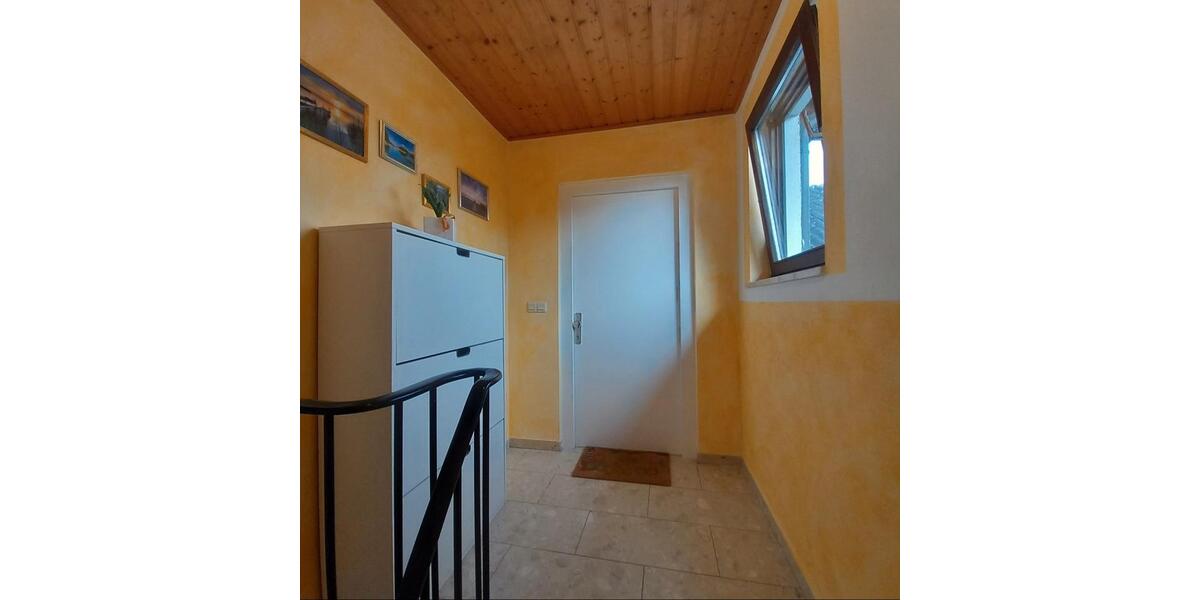 Dachgeschoßwohnung Schwarzenfeld - 3 Zimmer, 85 m&sup2;, 780&euro; | Angebot:26327194