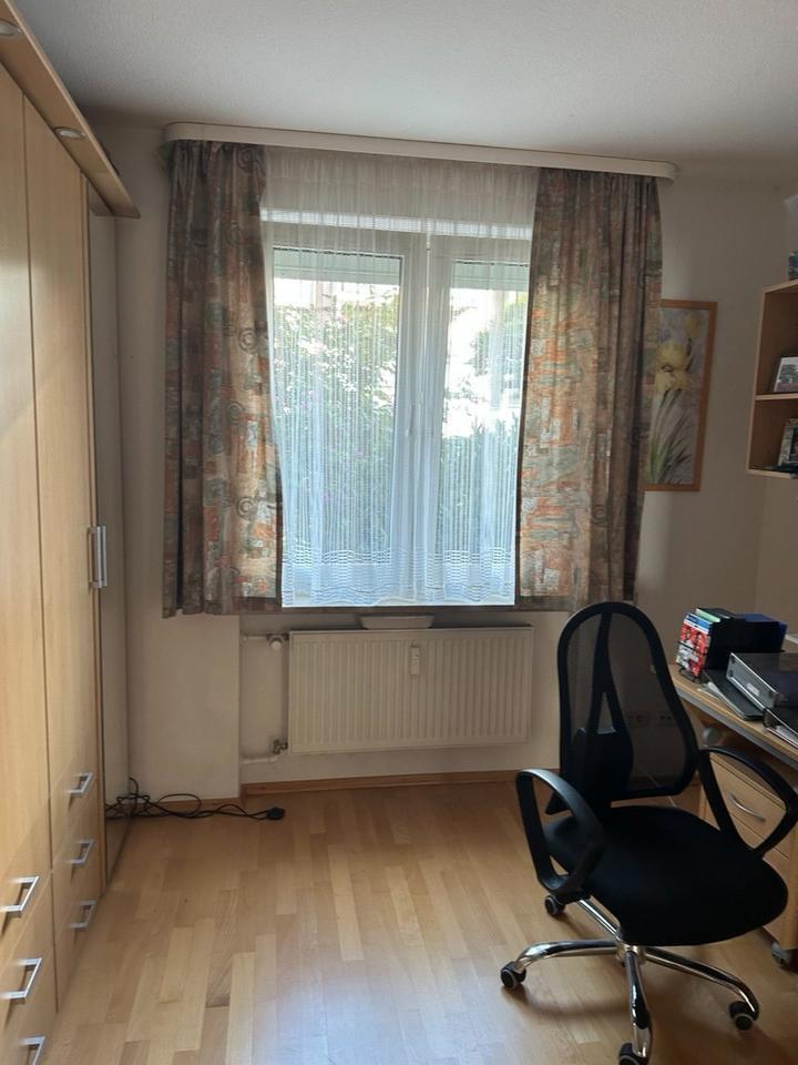 Helle 4,5-ZKB-Erdgeschoßwohnung mit Terrasse, Garten und Tiefgar