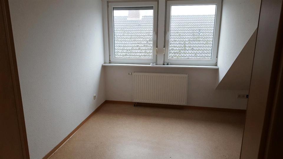 Dachgeschoßwohnung Cloppenburg - 5 Zimmer, 80 m&sup2;, 300&euro; | Angebot:24380502