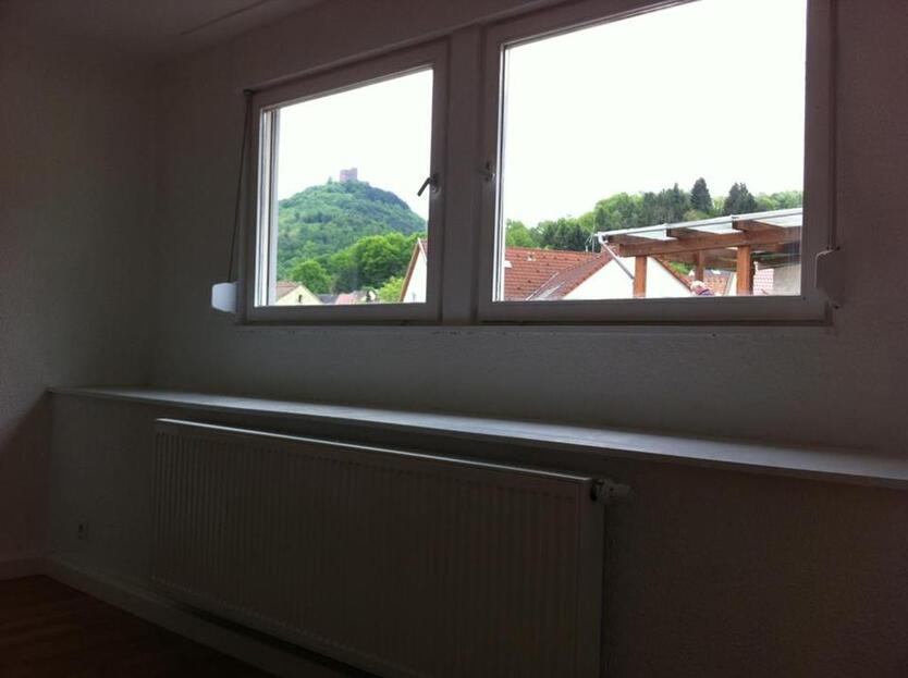 Annweiler: Renovierte Dachgeschosswohung mit Trifelsblick