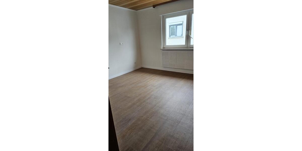 Etagenwohnung Hagenbach - 3 Zimmer, 110 m&sup2;, 1.550&euro; | Angebot:26621589