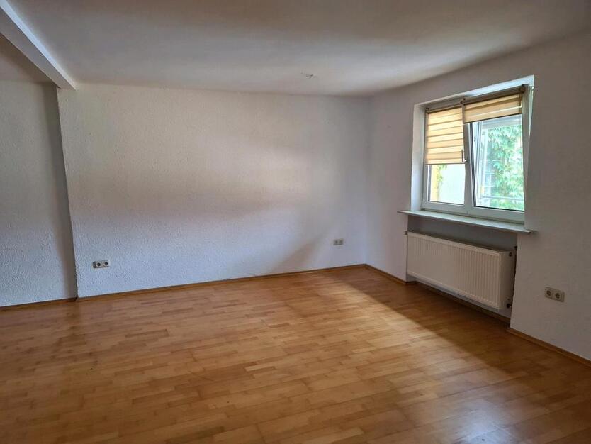 2 Zimmer Wohnung mit Balkon ab sofort