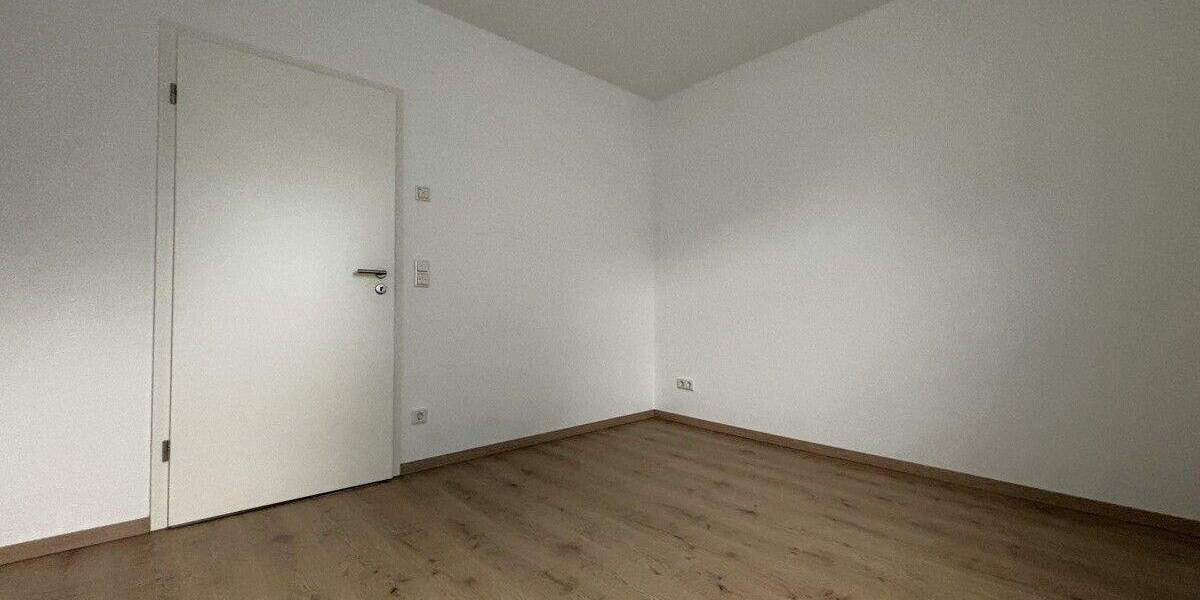 Etagenwohnung Bremerhaven Schiffdorferdamm - 3 Zimmer, 84 m&sup2;, 1.020&euro; | Angebot:24607573