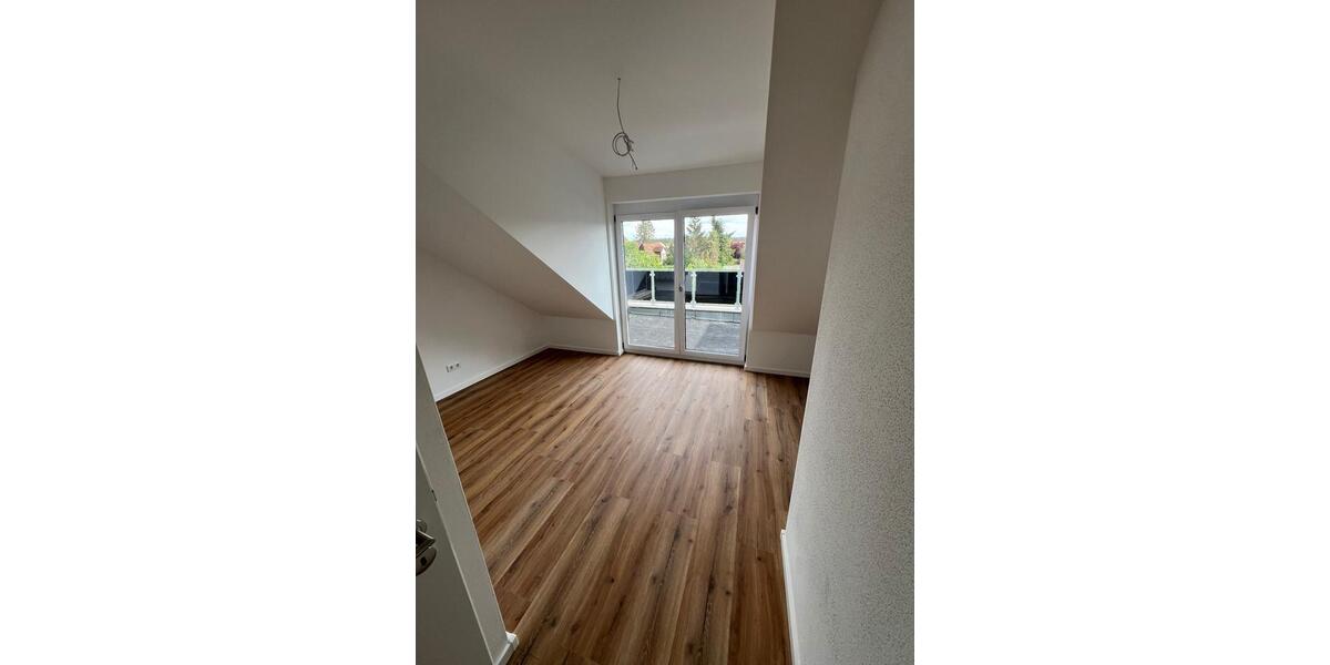 Reihenhaus Zeitlarn - 9 Zimmer, 150 m&sup2;, 2.250&euro; | Angebot:26703963