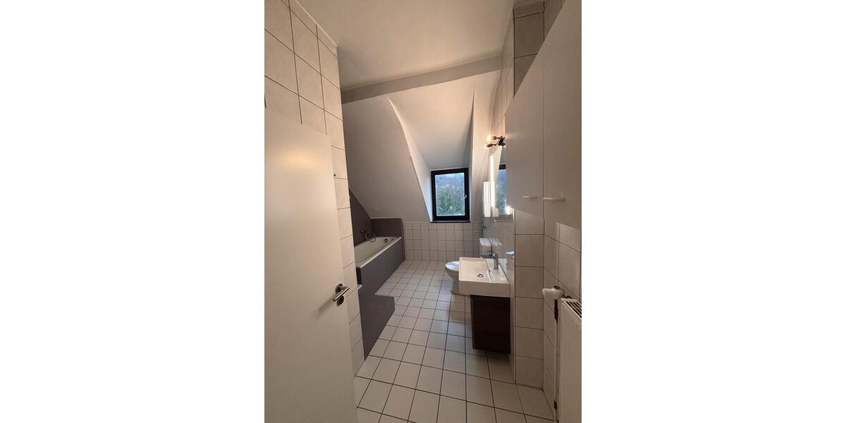 Dachgeschoßwohnung Saarbrücken Eschberg - 3 Zimmer, 95 m&sup2;, 900&euro; | Angebot:24570424