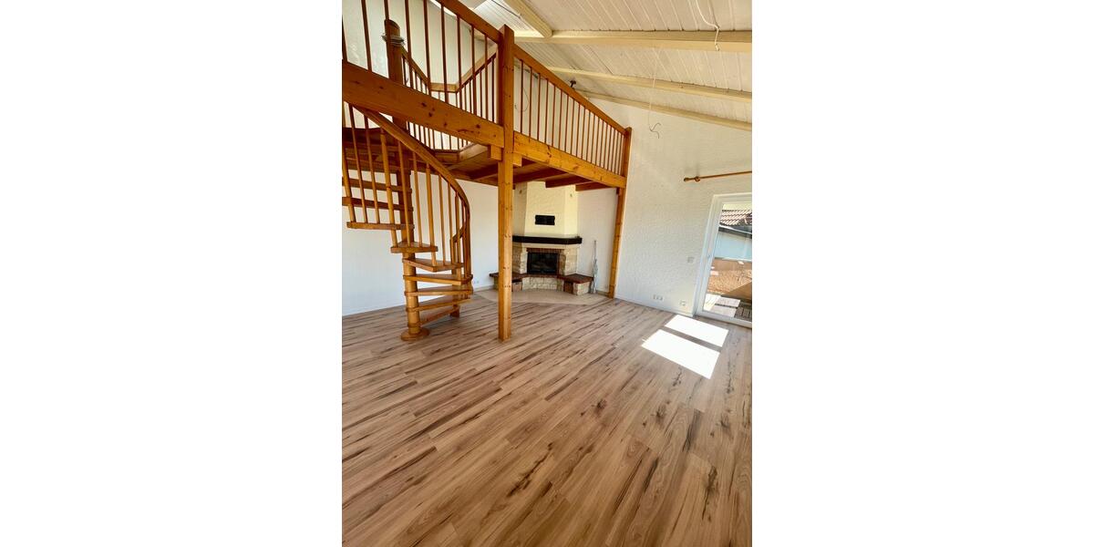 Dachgeschoßwohnung Neustadt bei Coburg - 4 Zimmer, 135 m&sup2;, 895&euro; | Angebot:26705080