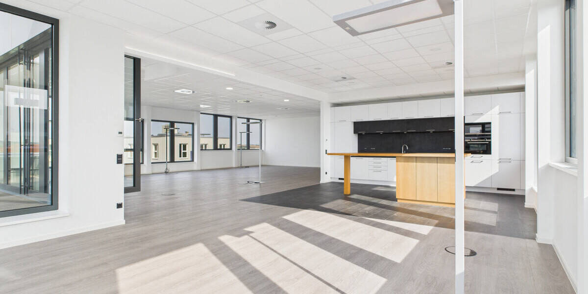 Repräsentatives Büro mit Südbalkon und hochwertiger Ausstattung für Unternehmen zimmer