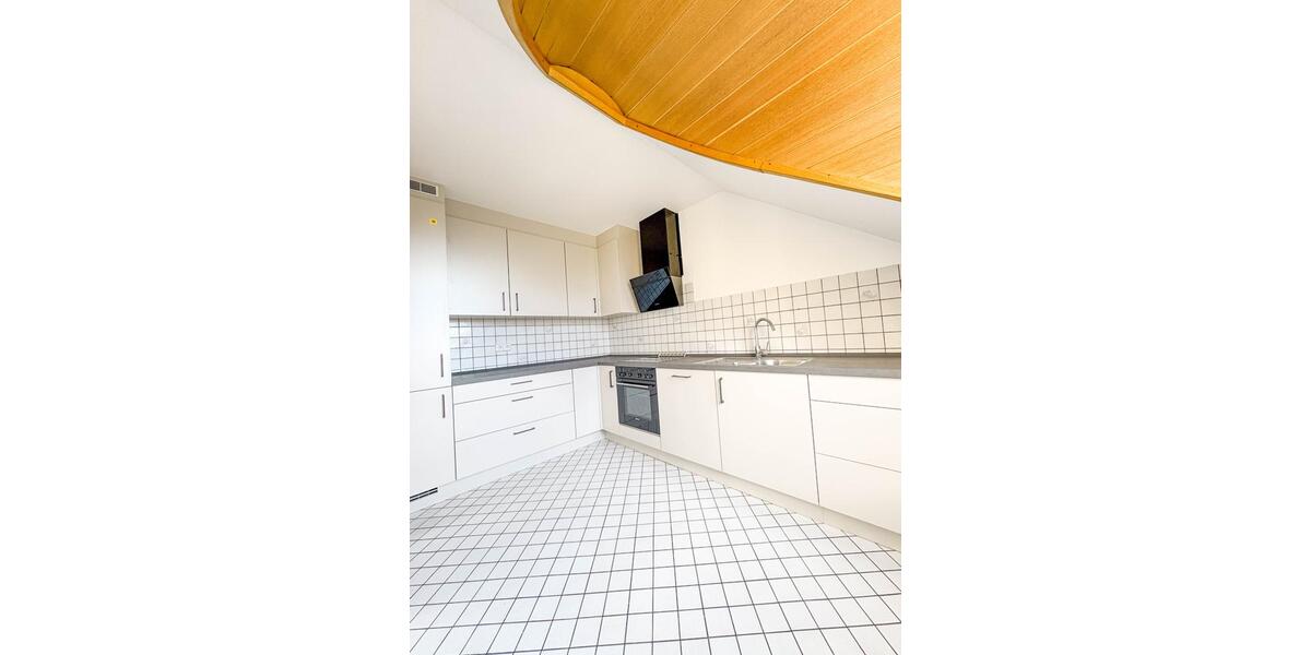 Dachgeschoßwohnung Würzburg Lengfeld - 3 Zimmer, 117 m&sup2;, 1.290&euro; | Angebot:25960436