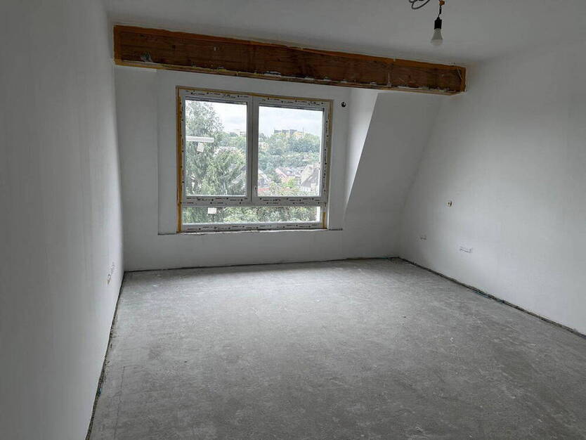 4 Zimmer-Wohnung mit Balkon, Barrierefrei, Aufzug, sowie mit günstigen Sonnen-Energie (A+)