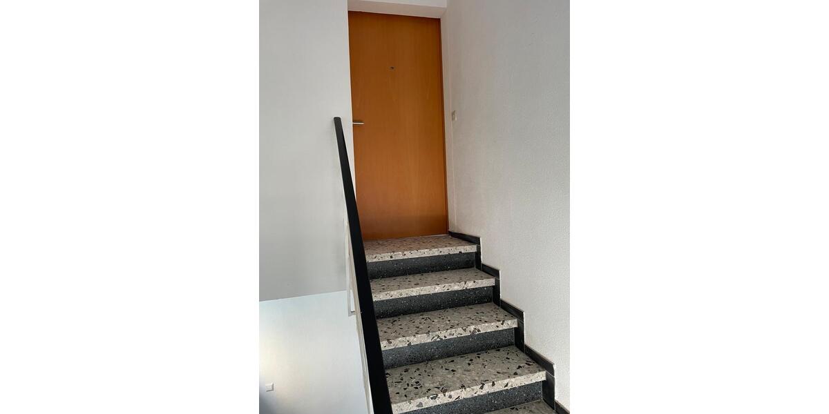 Dachgeschoßwohnung Brackenheim - 4 Zimmer, 80 m&sup2;, 1.325&euro; | Angebot:26047524