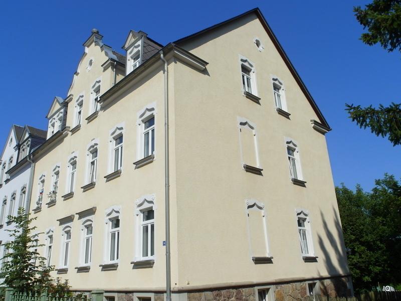 Neuer Laminatboden in Dielenoptik! 2-Zimmer-DachWohnung mit Essküche und Badewanne * Garten nutzbar