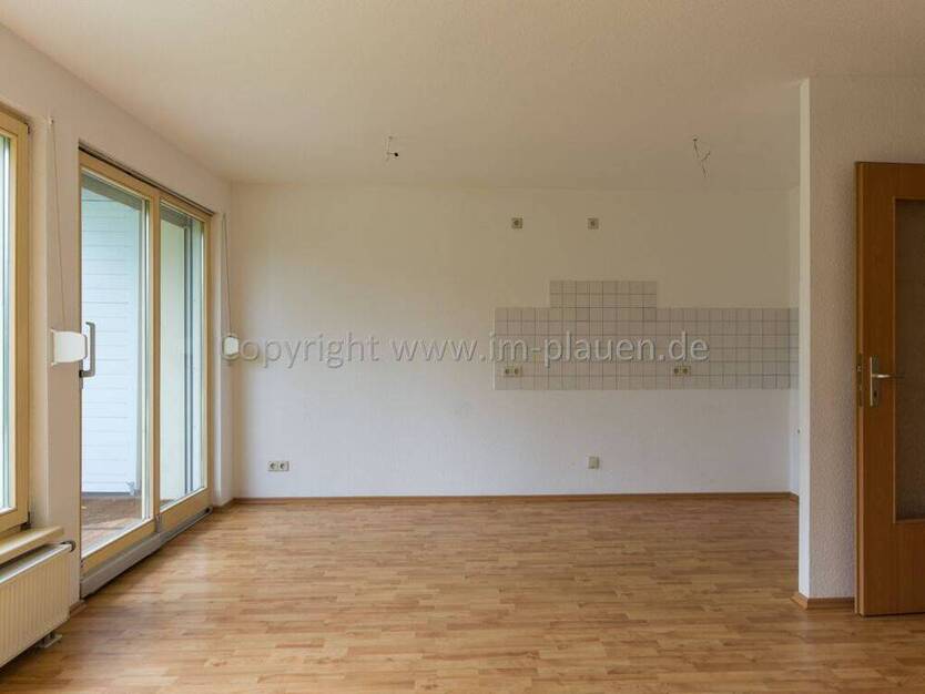 Plauen-Neundorf: 2-Zimmerwohnung mit Terrasse & Außenstellplatz