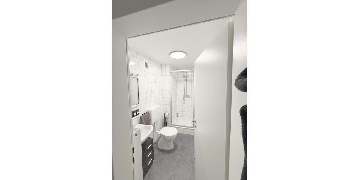 Sehr schöne, helle 1 Zi-Whg mit EBK und Balkon in Waldbüttelbrunn 1 zimmer