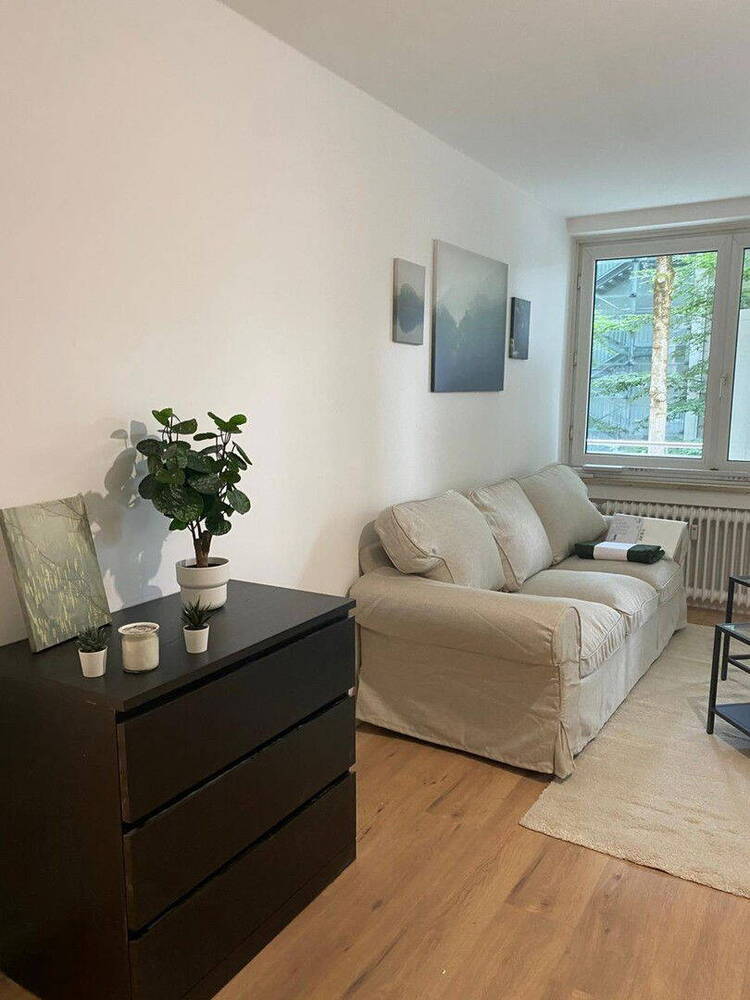 möbliertes WG-Zimmer in 3er-Wohngemeinschaft, mit Garten