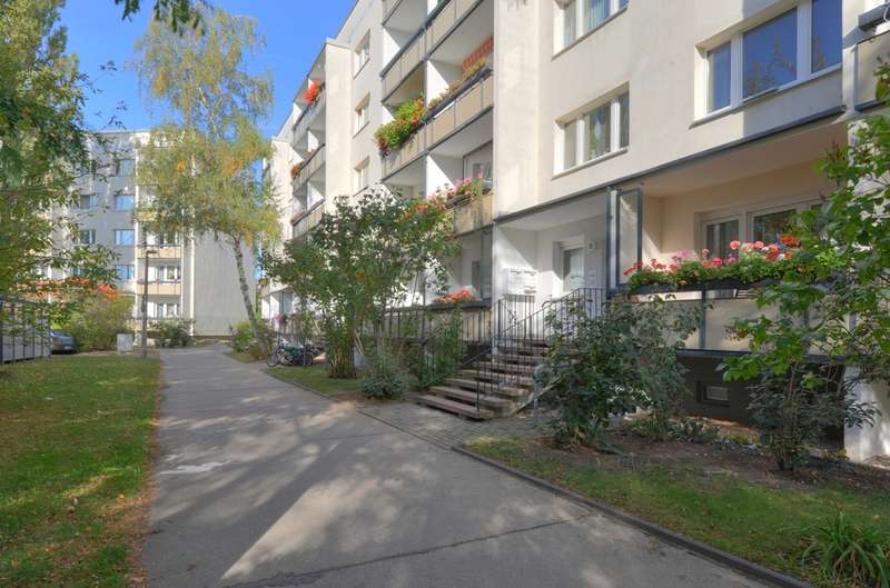 Wohnung zum Mieten in Halle 360 € 61.03 m²