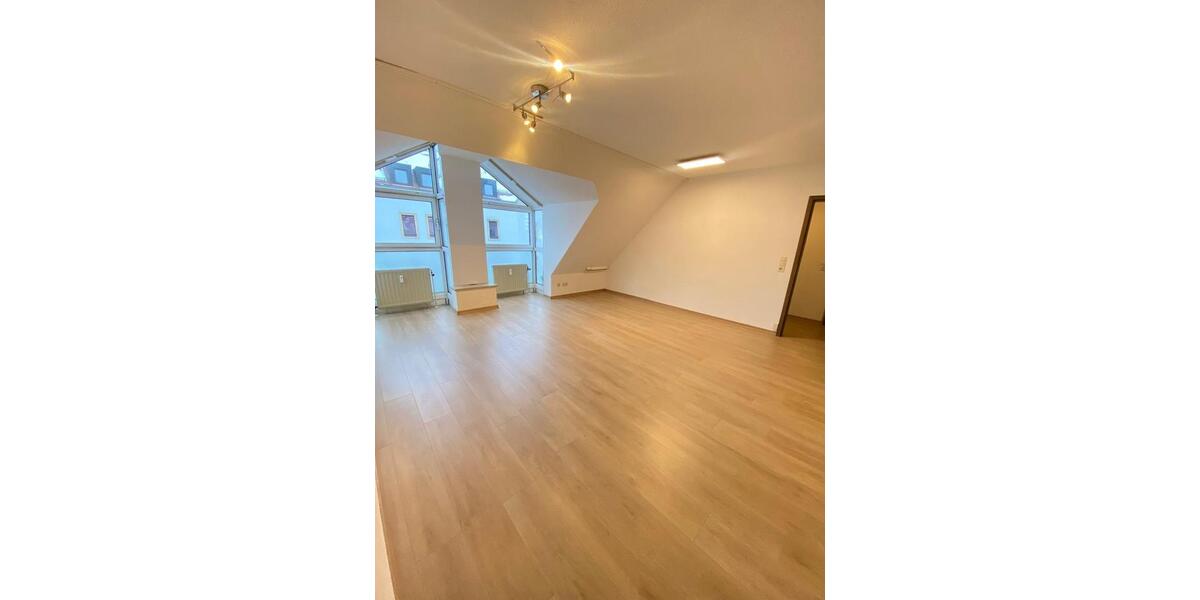 Dachgeschoßwohnung Bayreuth City - 2 Zimmer, 62 m&sup2;, 680&euro; | Angebot:25053283