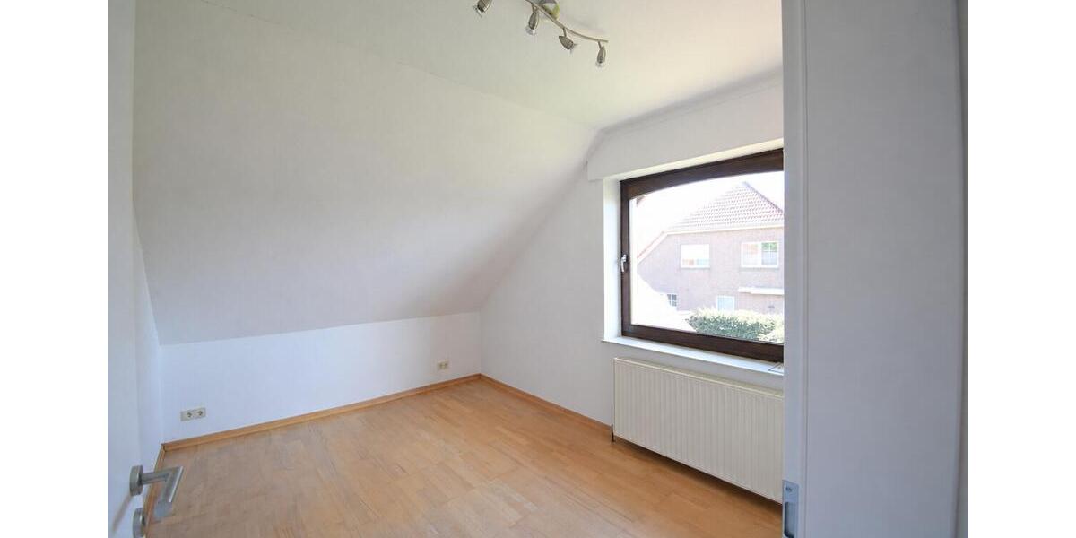 Dachgeschoßwohnung Wiefelstede - 4 Zimmer, 109 m&sup2;, 850&euro; | Angebot:26531315
