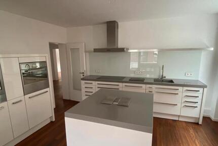 Elegante 4-Zimmerwohnung mit Dachterrasse in Düsseldorf-Niederkas zimmer