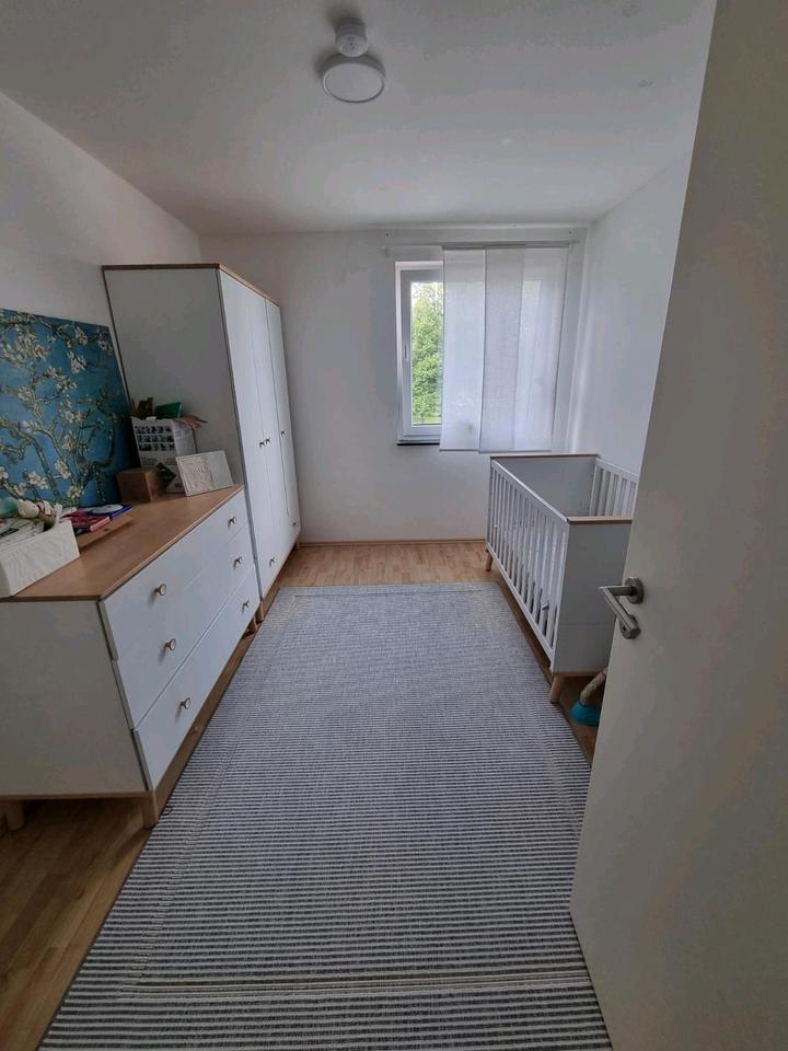 Schöne Dachgeschoss Wohnung in zentraler Lage zimmer