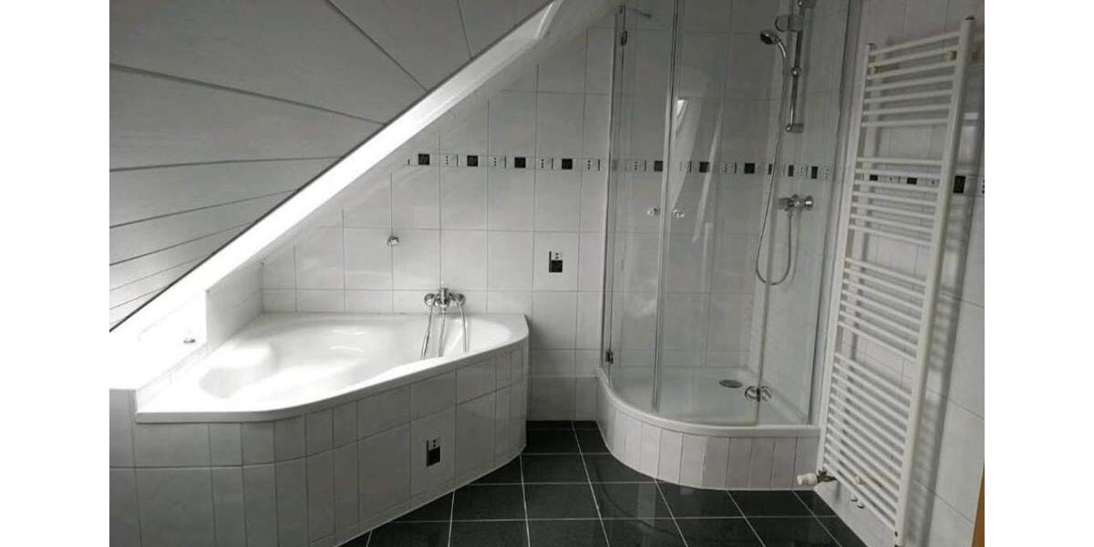 Dachgeschoßwohnung Schiffweiler - 4 Zimmer, 85 m&sup2;, 600&euro; | Angebot:25996937