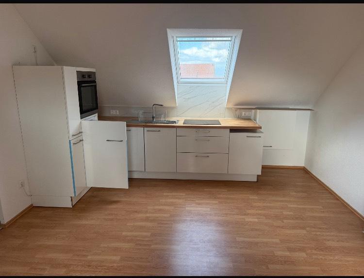 Dachgeschoßwohnung Mengen - 4 Zimmer, 100 m&sup2;, 1.170&euro; | Angebot:26495338