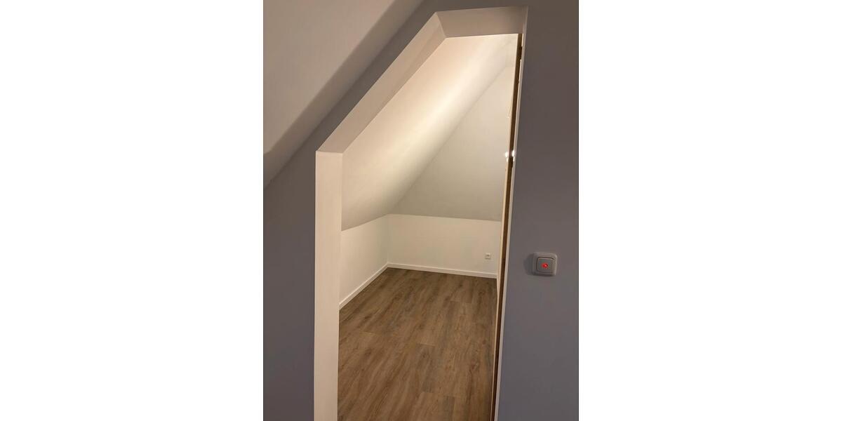 Dachgeschoßwohnung Cuxhaven Groden - 2.5 Zimmer, 50 m&sup2;, 600&euro; | Angebot:25823958