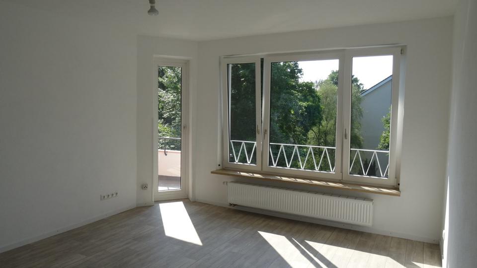 Zentrale, helle 2-Z-Wohnung 56 qm Endetage Balkon EBK 2 zimmer