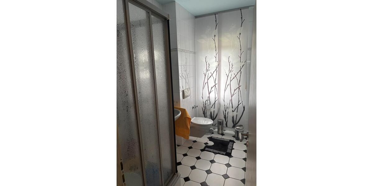 Haushälfte, 130m² mit Kamin Wintergarten Carport über 2 Etagen 3.5 zimmer