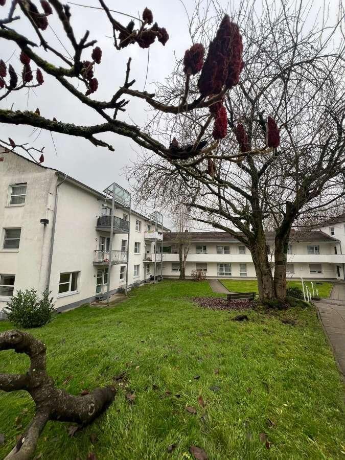 Charmante 4-Zimmer-Wohnung mit Balkon in zentraler Lage – ca. 120 m² Wohnfläche zimmer