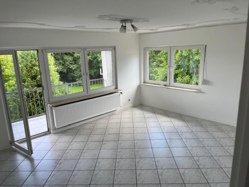 Helle, geräumige Wohnung in Brotdorf, zentrale Lage