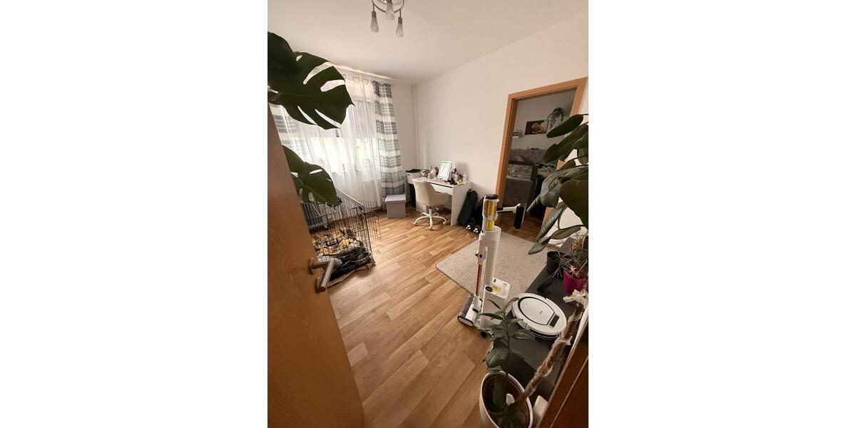 Etagenwohnung Neuhaus am Rennweg - 4 Zimmer, 76 m&sup2;, 863&euro; | Angebot:25636082