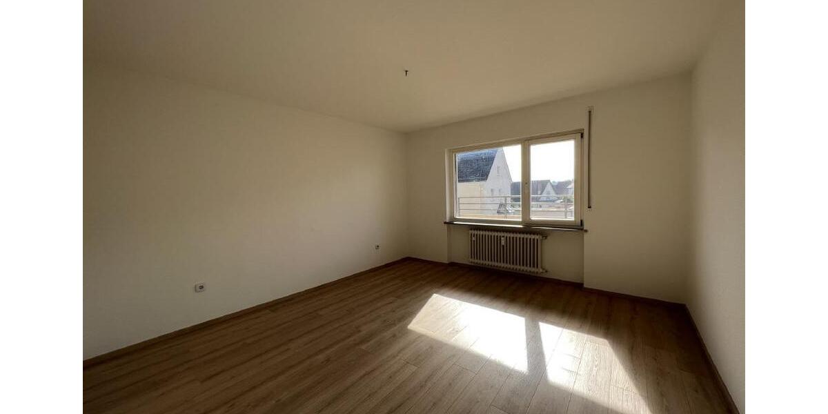 Etagenwohnung Singen (Hohentwiel) - 4 Zimmer, 91 m&sup2;, 850&euro; | Angebot:26148200