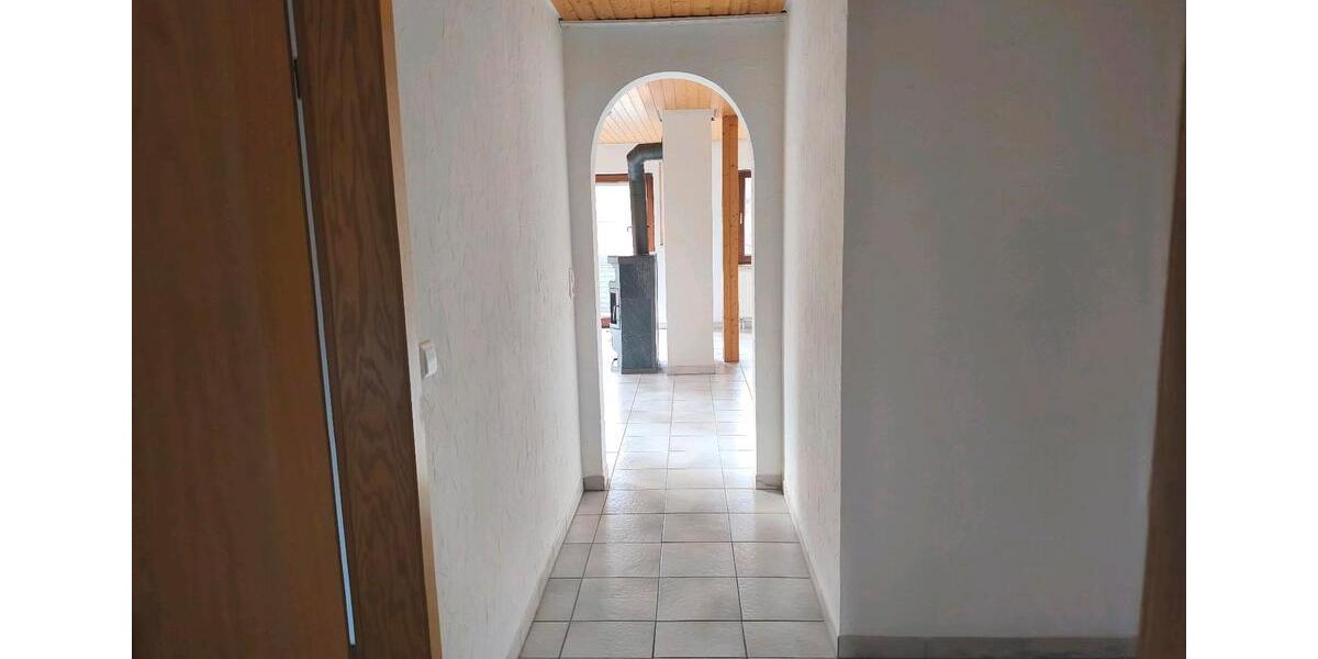 Dachgeschoßwohnung Schrozberg - 3 Zimmer, 92 m&sup2;, 900&euro; | Angebot:25510151