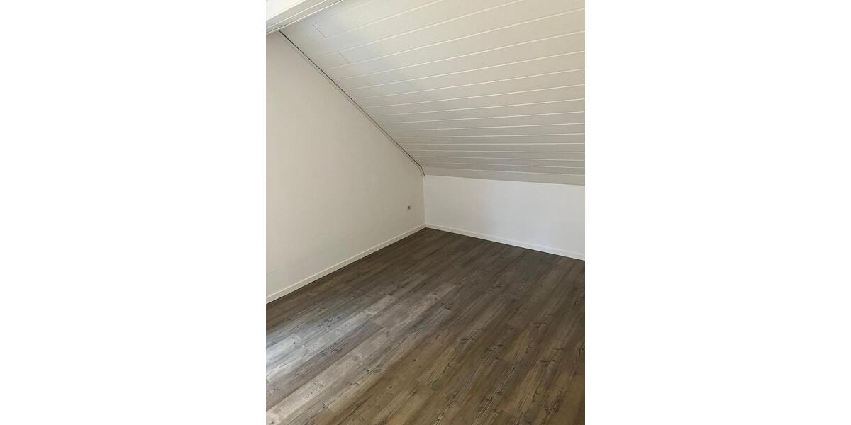 Dachgeschoßwohnung Triptis - 3 Zimmer, 80 m&sup2;, 480&euro; | Angebot:26354155