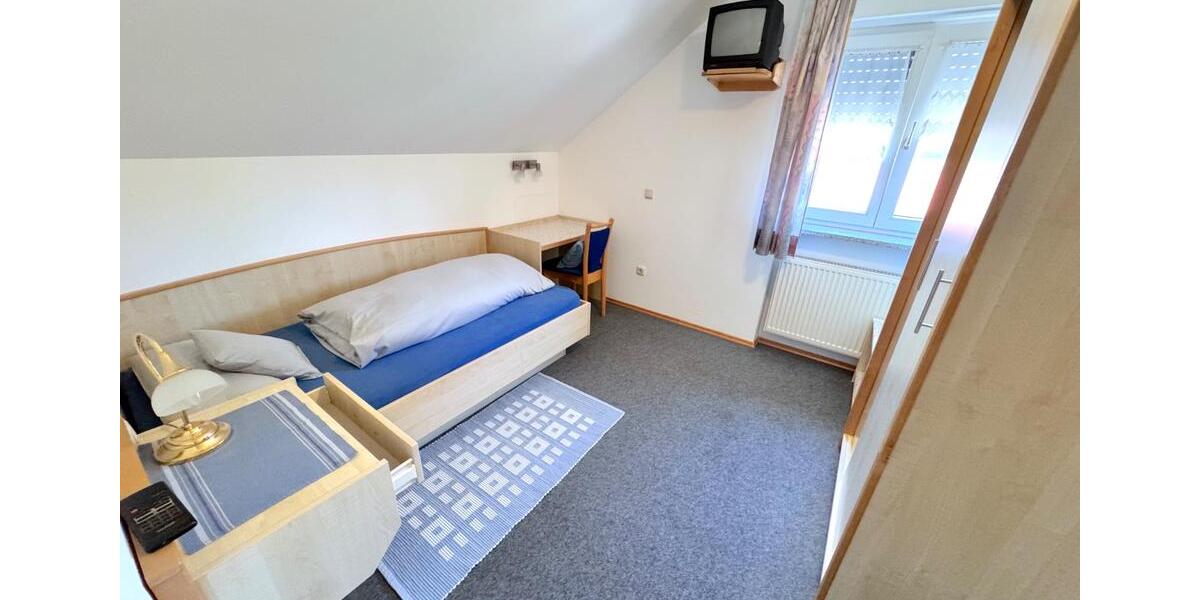 Etagenwohnung Landau an der Isar - 4 Zimmer, 35 m&sup2;, 380&euro; | Angebot:26058104