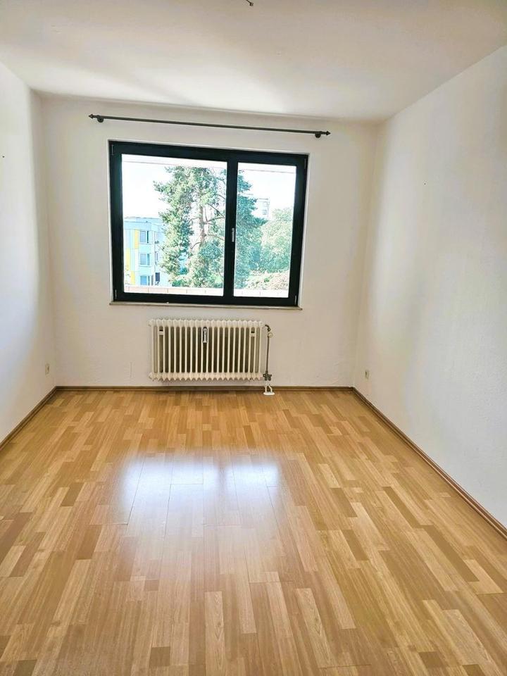 Helle, renovierte 3-Zi.-Wohnung mit Balkon im Altwarmbüchen 3 zimmer