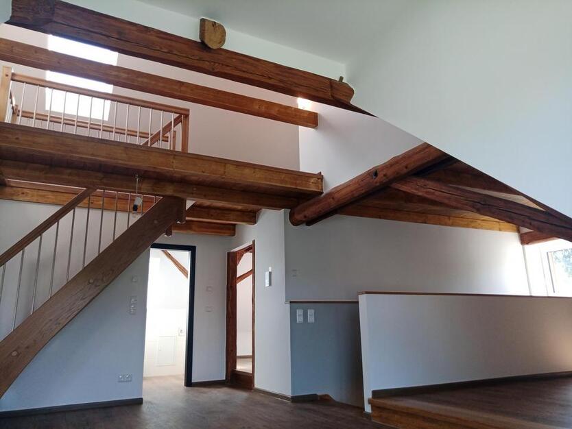 Erstbezug - Dachgeschoßwohnung auf 3 Etagen mit eigenem Zugang und Terrasse