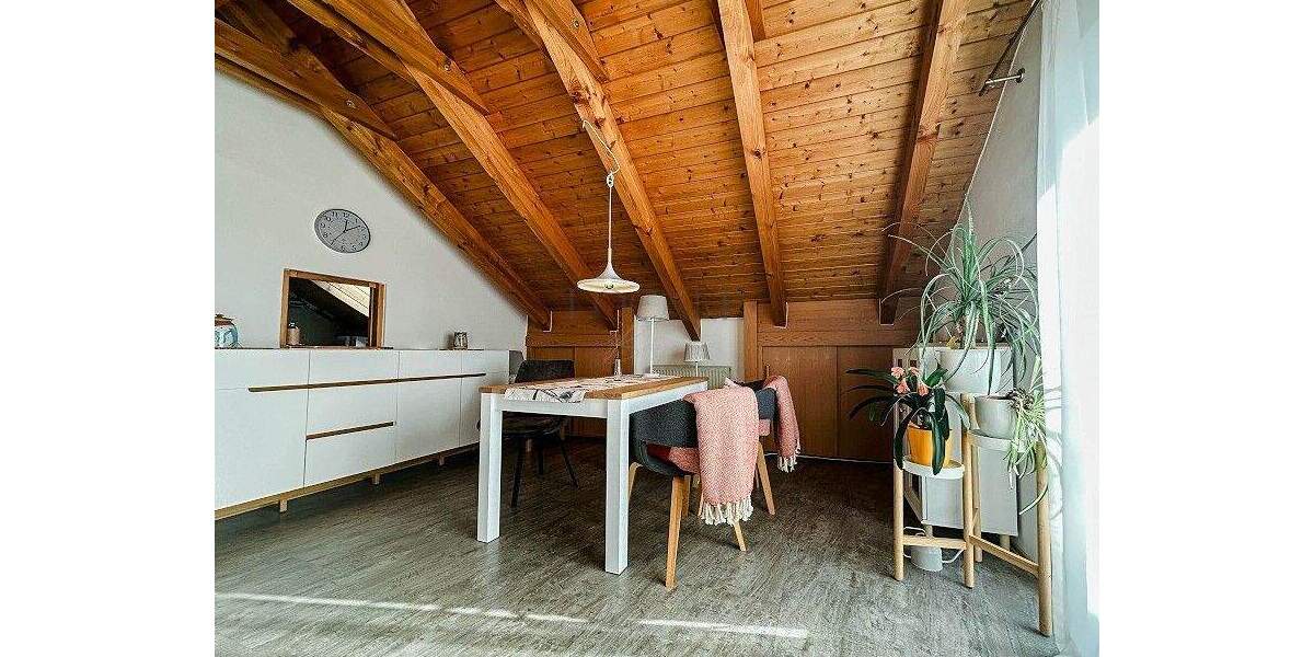 Großzügige 4-Zimmer-DG-Wohnung mit Balkon 3 zimmer