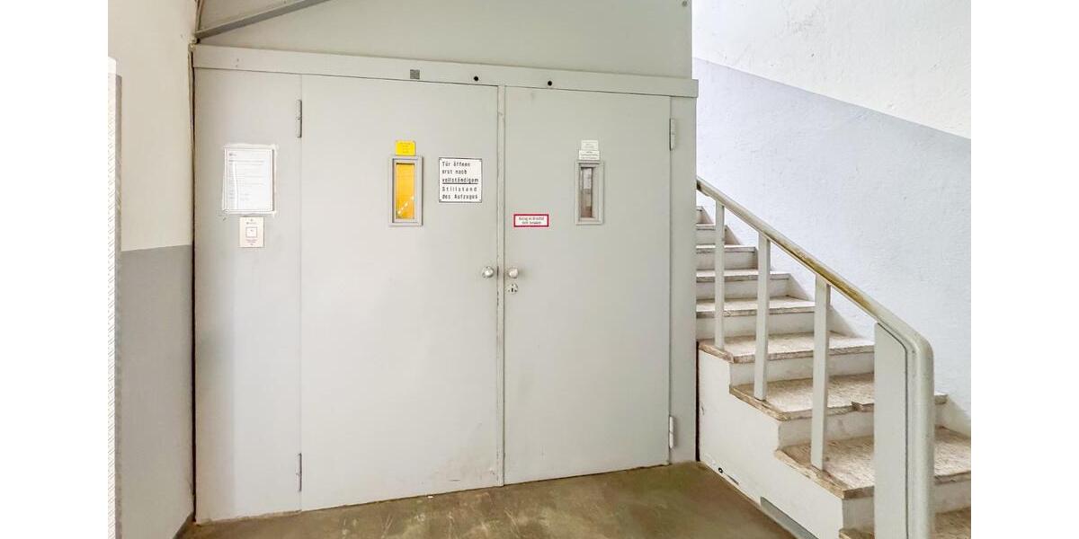 LAGER MIT BÜRO & KÜCHE – 240 m² – ÜBERWACHT – LASTENAUFZUG – STARKSTROM – RENOVIERT zimmer