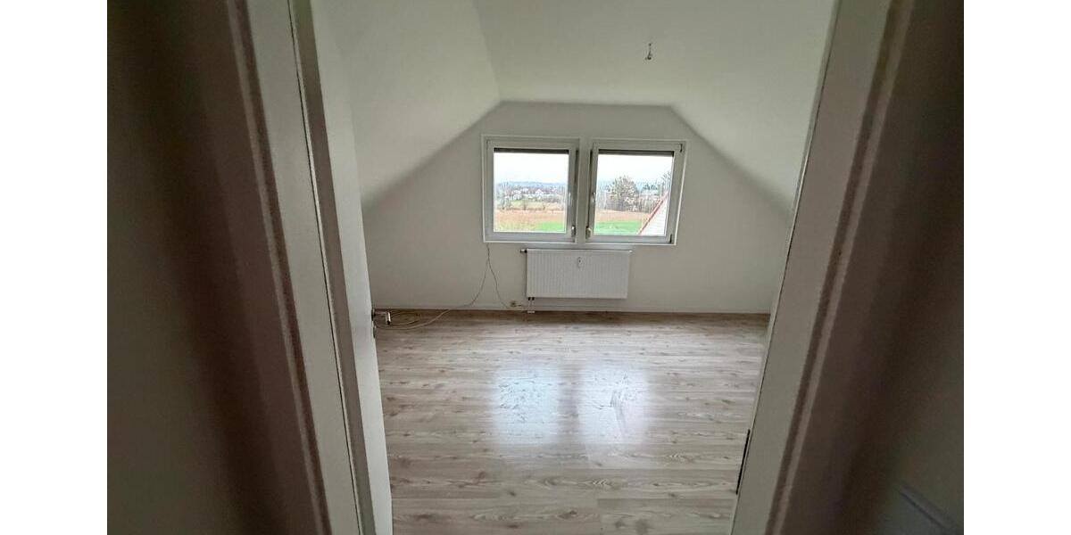 Dachgeschoßwohnung Bad Rodach - 3 Zimmer, 92 m&sup2;, 430&euro; | Angebot:26122040
