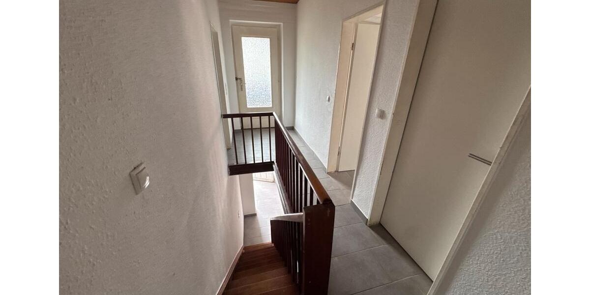 Etagenwohnung Saterland - 4 Zimmer, 150 m&sup2;, 1.000&euro; | Angebot:25351474
