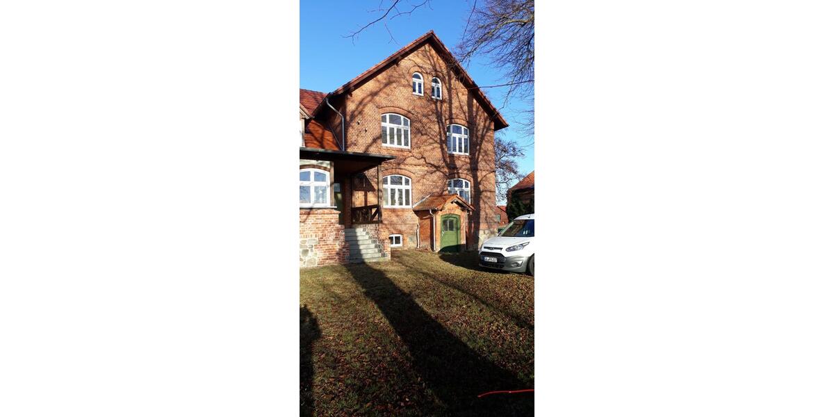 Villa Karstädt - 10 Zimmer, 300 m&sup2;, 2.300&euro; | Angebot:24848895