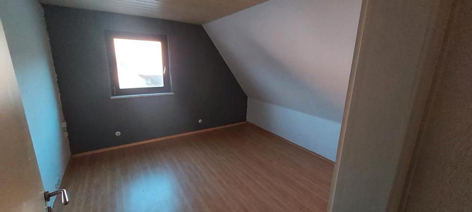Dachgeschoßwohnung Bürgstadt - 3 Zimmer, 96 m&sup2;, 960&euro; | Angebot:24805279